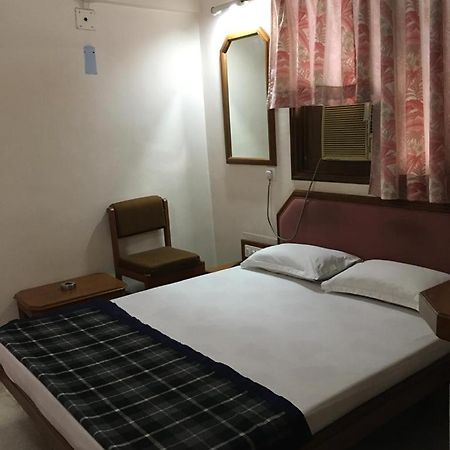Hotel Grg ヴァドーダラー エクステリア 写真
