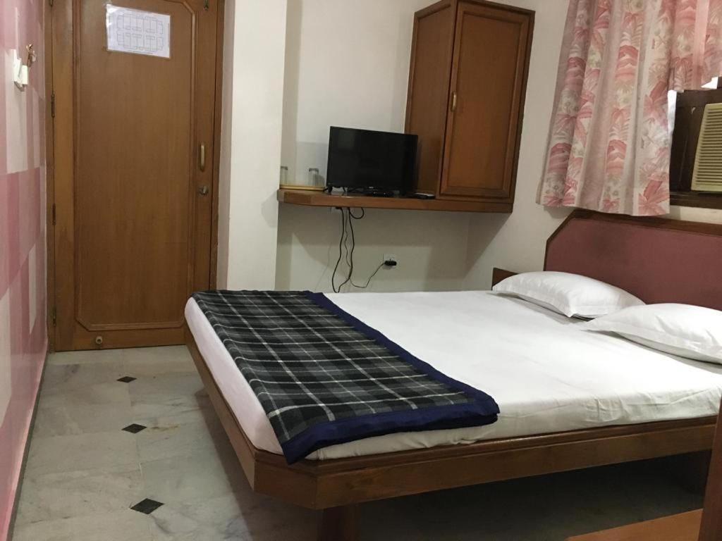 Hotel Grg ヴァドーダラー エクステリア 写真