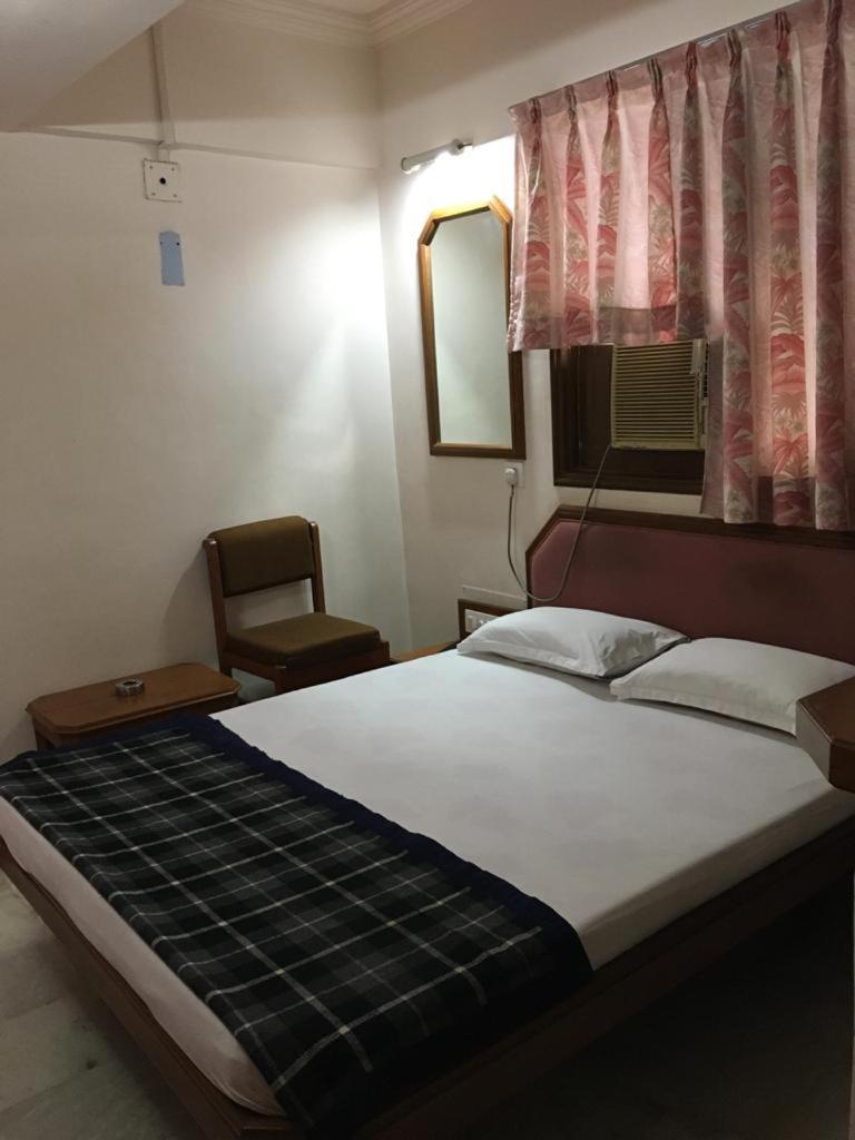 Hotel Grg ヴァドーダラー エクステリア 写真