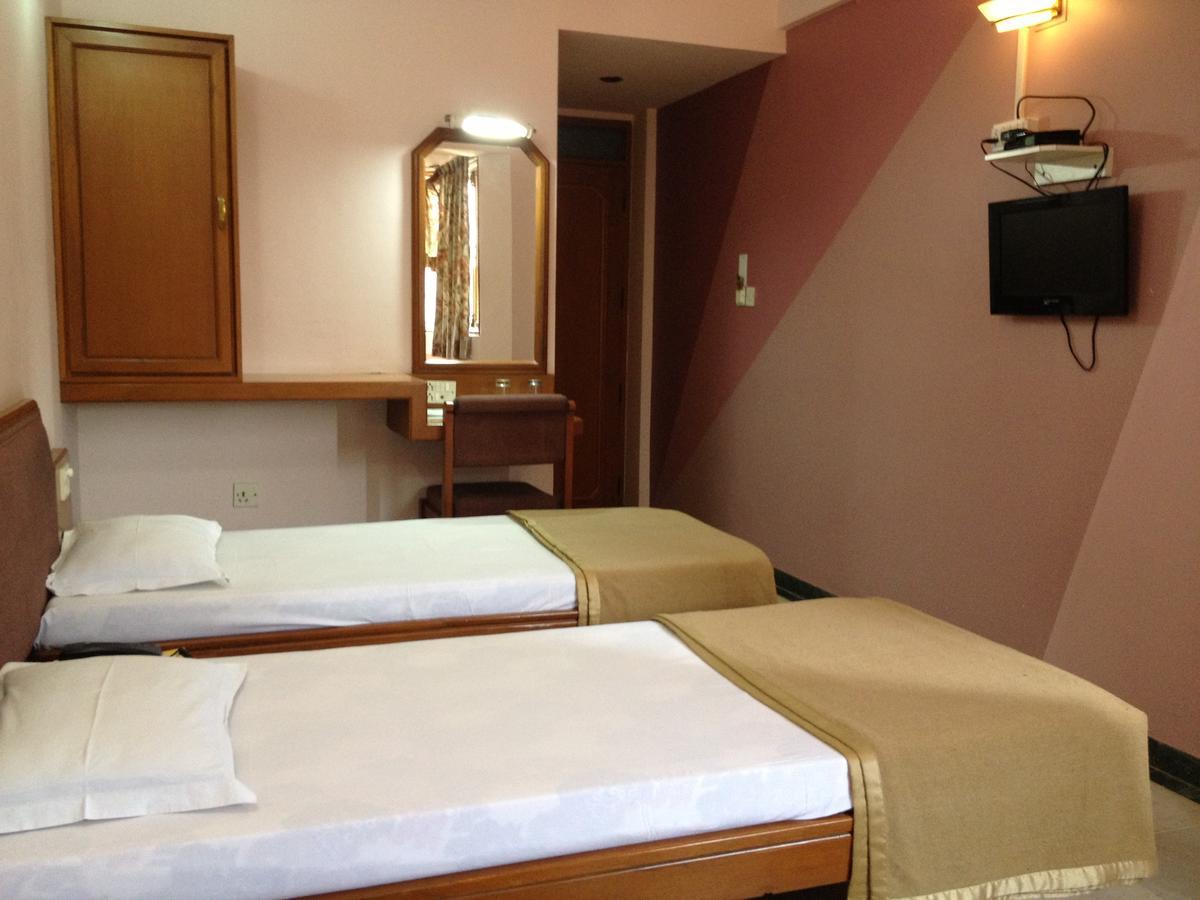 Hotel Grg ヴァドーダラー エクステリア 写真