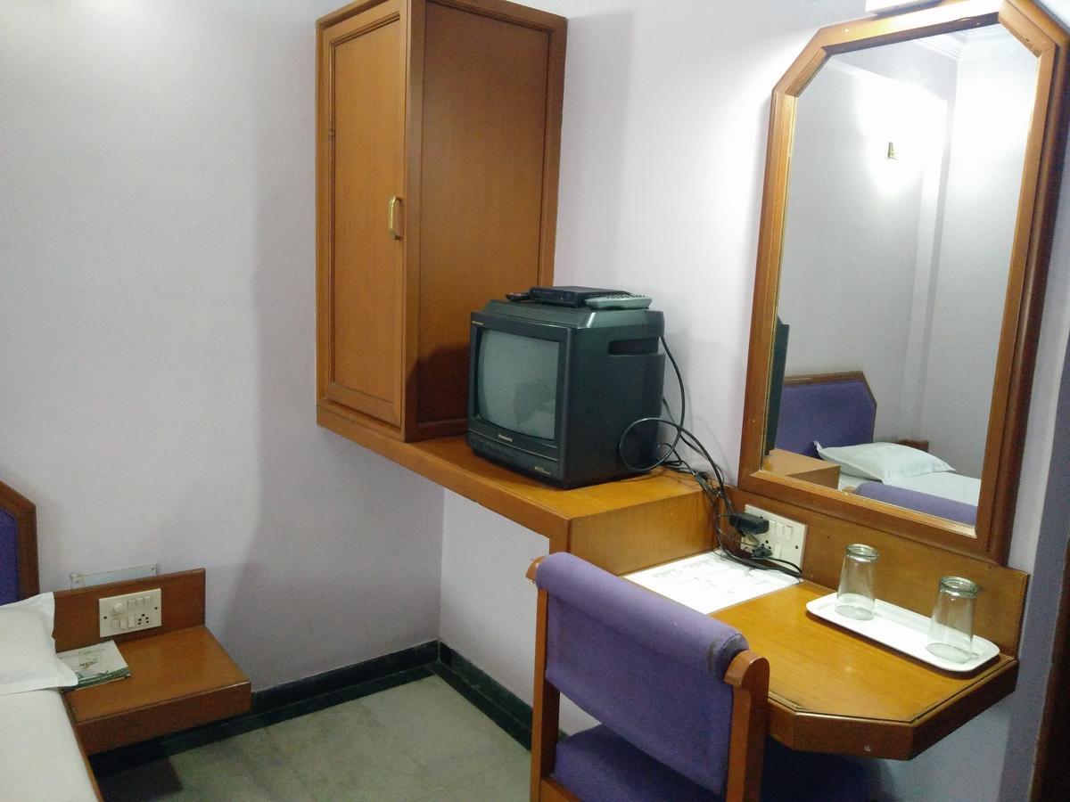 Hotel Grg ヴァドーダラー エクステリア 写真
