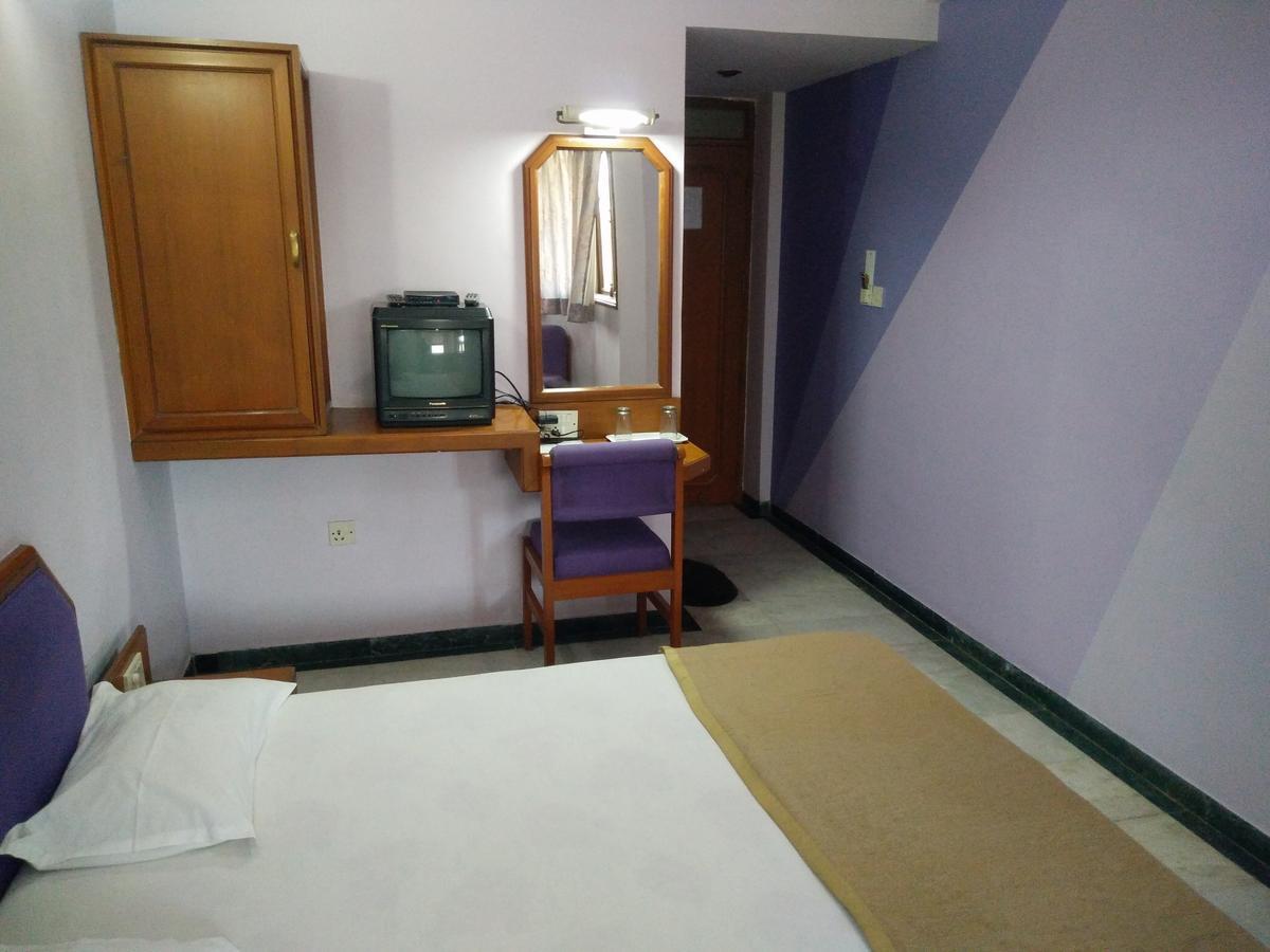 Hotel Grg ヴァドーダラー エクステリア 写真