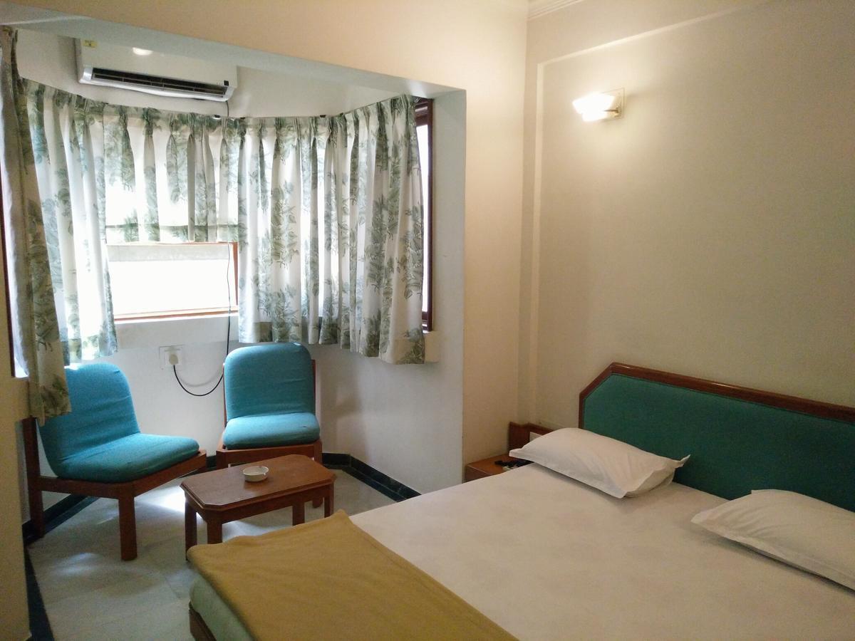 Hotel Grg ヴァドーダラー エクステリア 写真