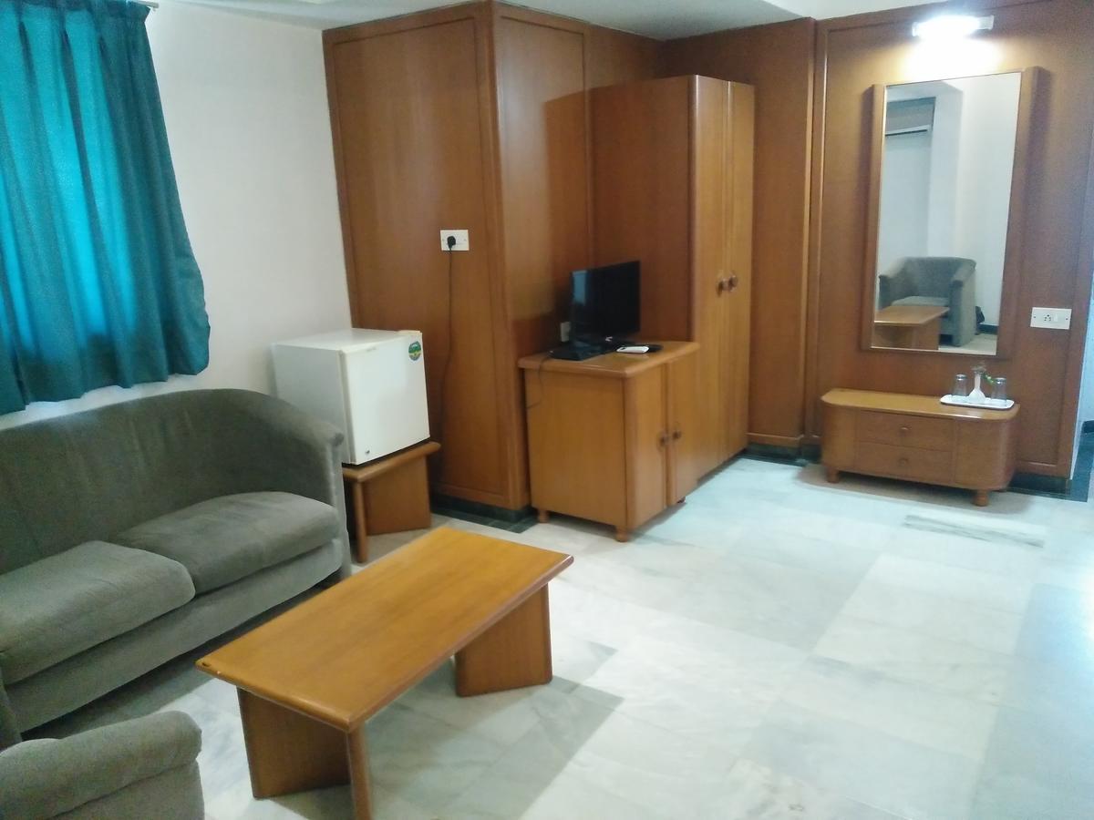 Hotel Grg ヴァドーダラー エクステリア 写真