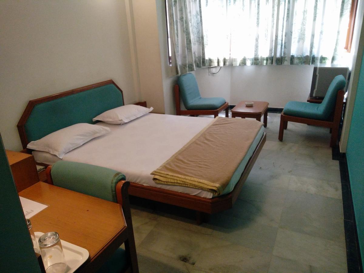 Hotel Grg ヴァドーダラー エクステリア 写真