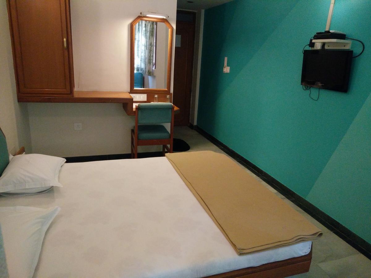 Hotel Grg ヴァドーダラー エクステリア 写真