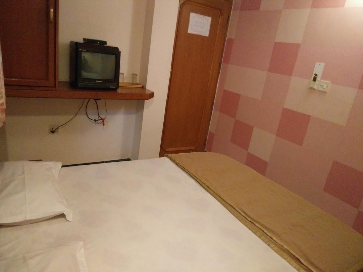Hotel Grg ヴァドーダラー エクステリア 写真