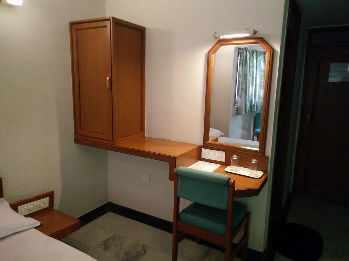Hotel Grg ヴァドーダラー エクステリア 写真