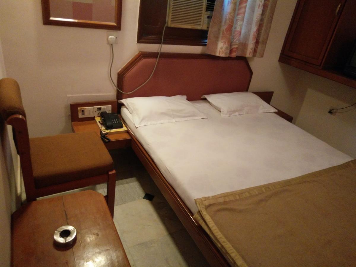 Hotel Grg ヴァドーダラー エクステリア 写真