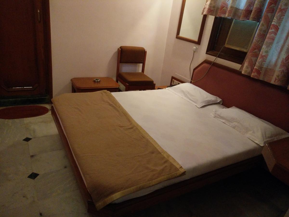 Hotel Grg ヴァドーダラー エクステリア 写真
